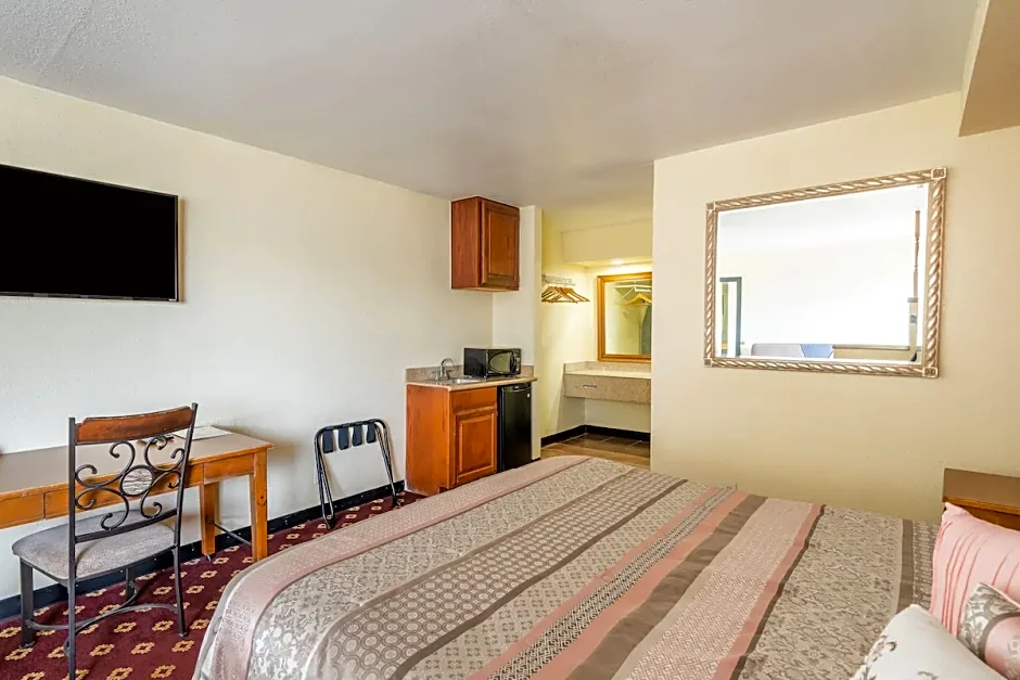 Econo Lodge Inn & Suites Downtown San Antonio