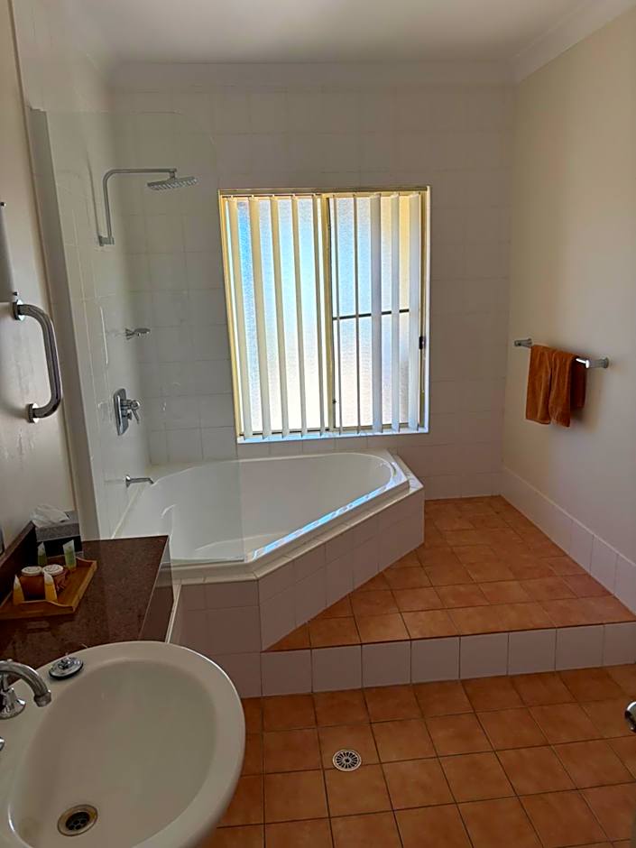 Golden Guitar Motor Inn