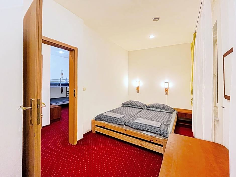 Fry House Hostel - 15min to Dworzec Zachodni, 5min to Klub Progresja