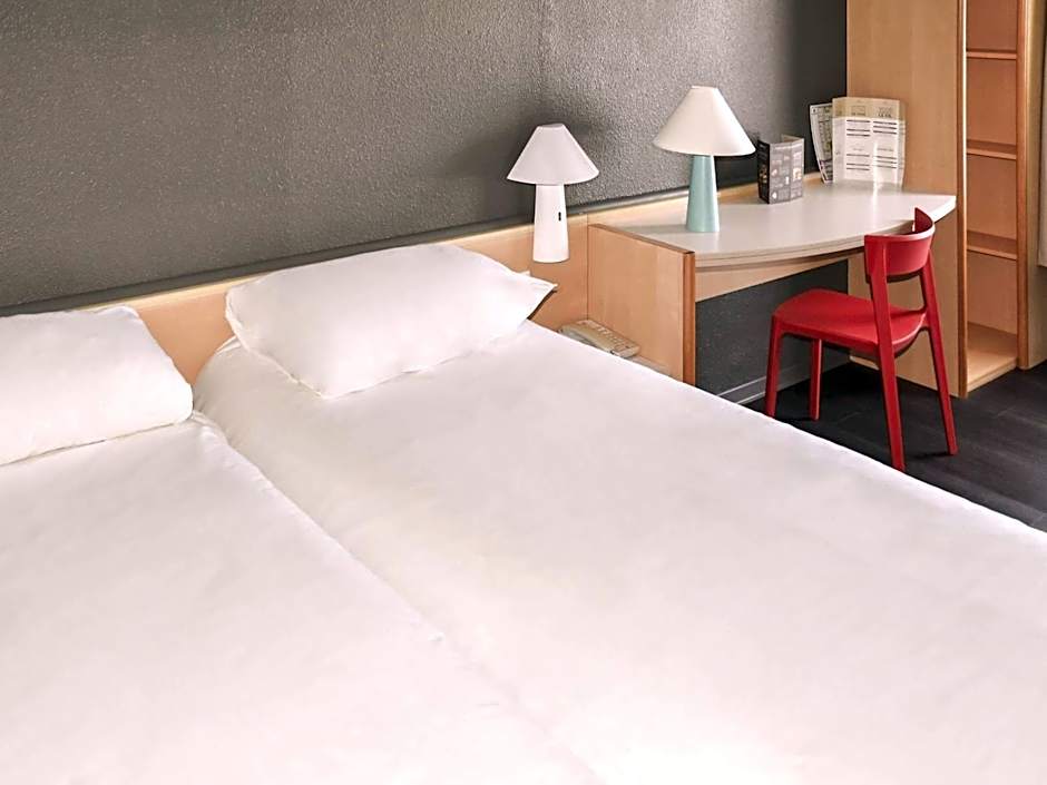 ibis Rochefort