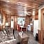 Pine Cabin, 2 Bedrooms, Fireplace, Midtown, Sleeps 6