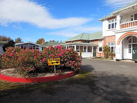 Thomas's Catlins Lodge and Camp Ground
