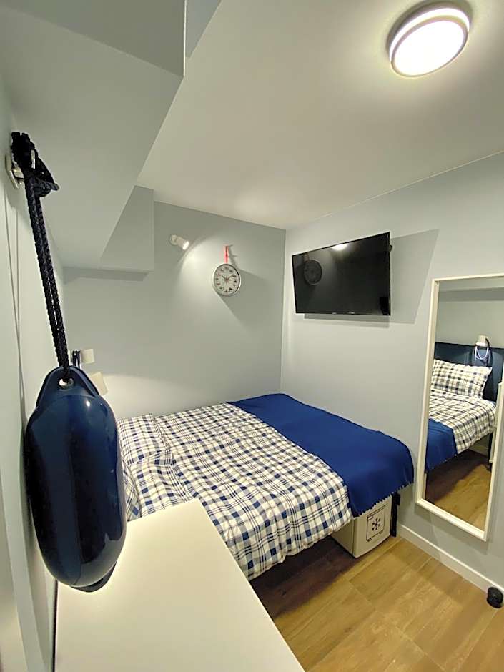Thruster - Rooms, Kitchen, Chill-Out Zone-Netflix, Lobby-Netflix