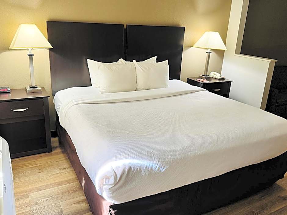 Econo Lodge Inn & Suites Monroe