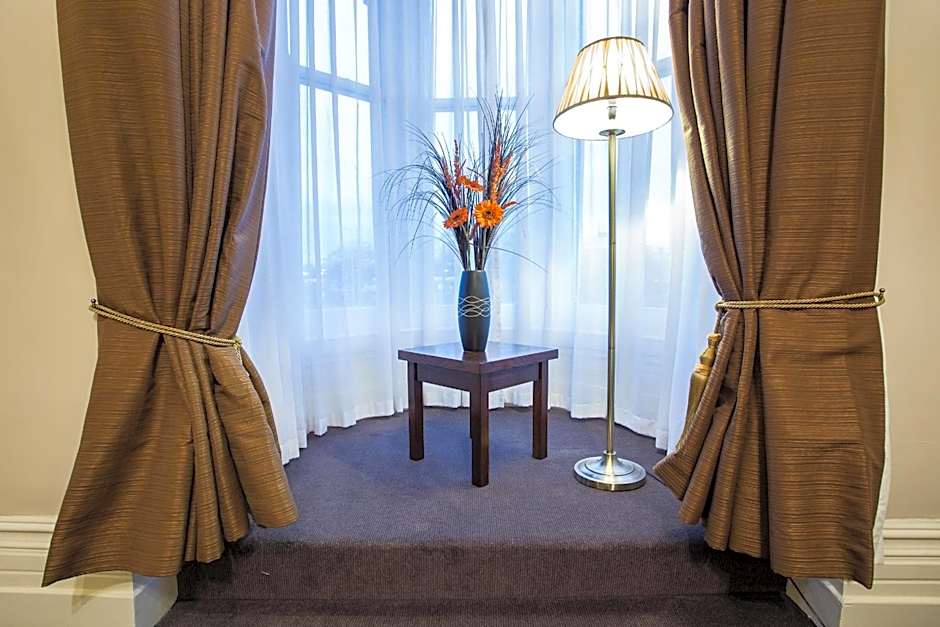 The Duke of Edinburgh Hotel & Bar