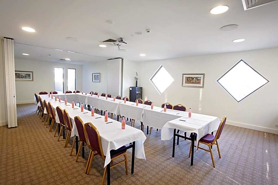 Golden Pebble Hotel
