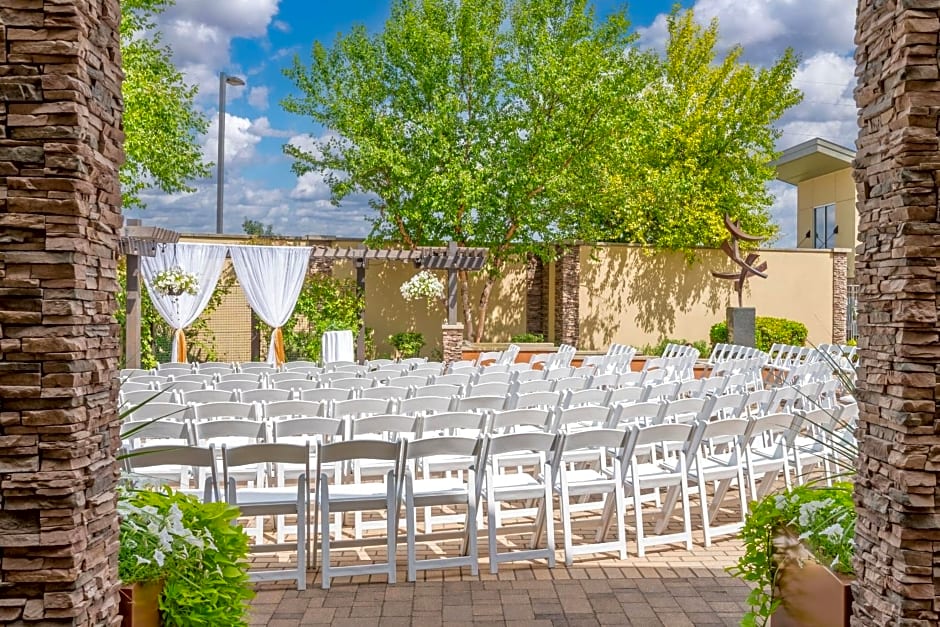 Courtyard Mankato Hotel & Event Center