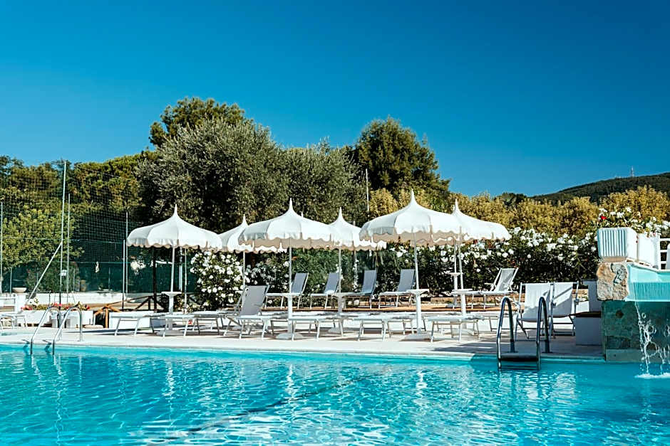 Green Garden Village con piscina, spiaggia riservata e parcheggio