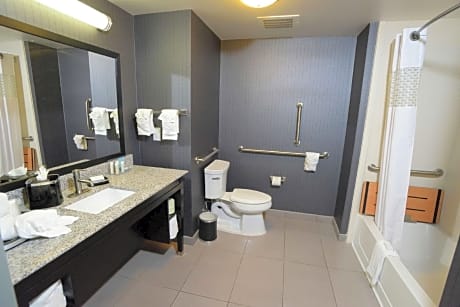 2 Queen Accessible with Tub Non-Smoking