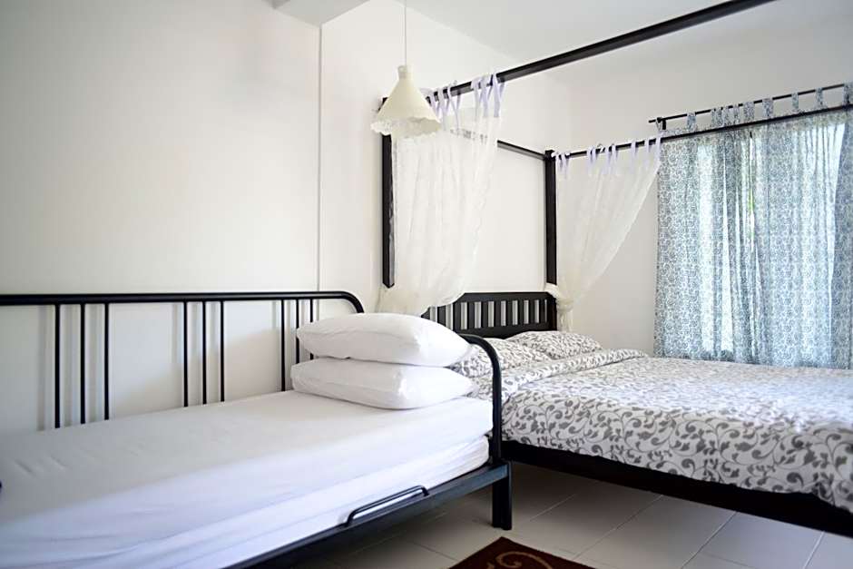 Tiny Boutique Habitat