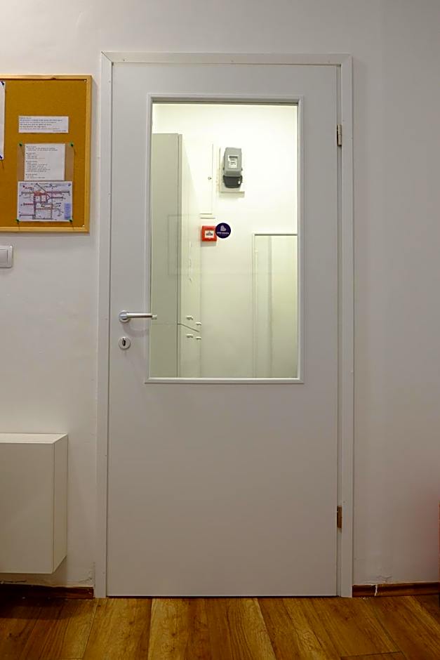 Lovecroatia Zagreb-'Paxnest' HOSTEL, No party! Cozy and quiet! Separated Men and women's rooms! Indoor shoes provided!