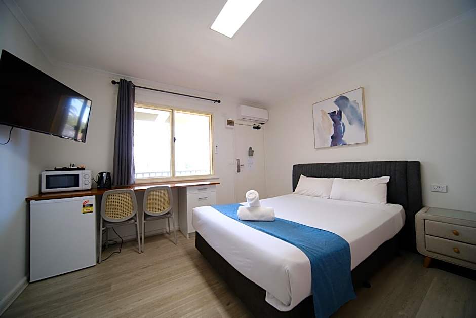 Photo 1 of 4 of Queen Room with Bunk Bed - Pet Friendly