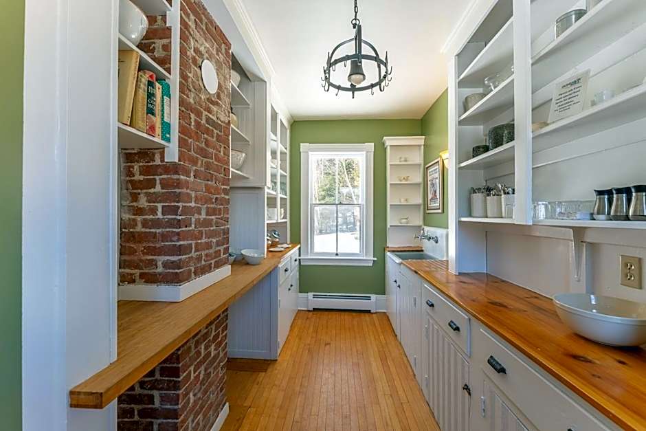 Dominion Hill Country Inn