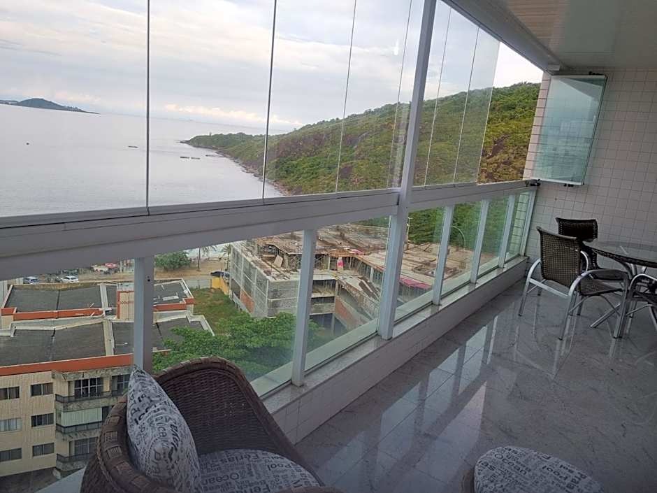 Apartamento Frente para o Mar - Varandão com Blindex - Vista Total para o Mar - 1 Suite e mais 2 Quartos-Ar Condicionado - 2 Vagas - BEIRA MAR - 70 metros da Praia ,TVS SMART GERAL -WI-FI -DISNEY PLUS-OUTROS- PORTARIA 24 HORAS-KIT PRAIA 4 PESSOAS