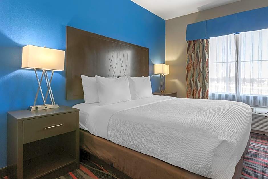 Photo 1 of 4 of 1 King Bed with Sofabed Suite