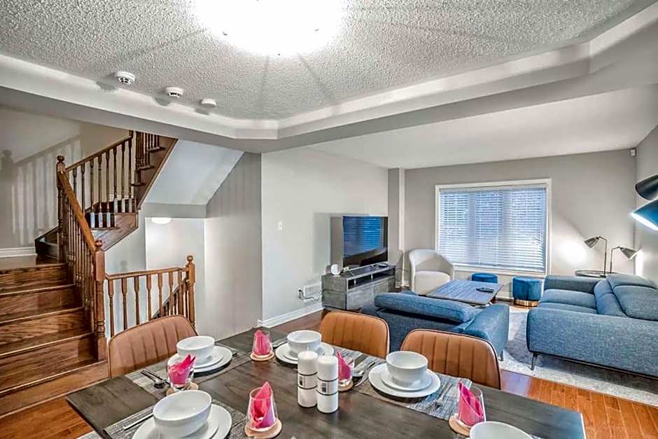 Designer 4BR Executive Townhome w/Parking