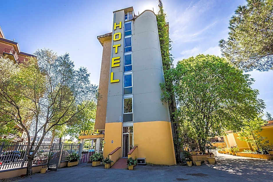 Photo 1 of 45 of Hotel Real