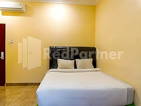 Adam Malik Guesthouse near Regale ICC Medan Mitra RedDoorz