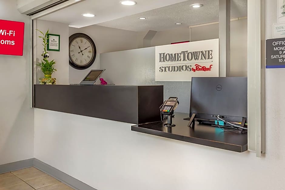 HomeTowne Studios & Suites by Red Roof Greensboro