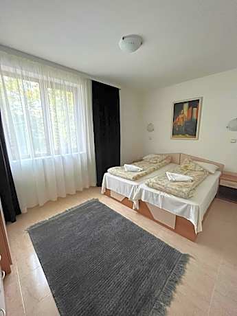 Two-Bedroom Apartment with Mountain View