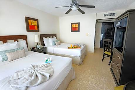 2 Double beds - City View