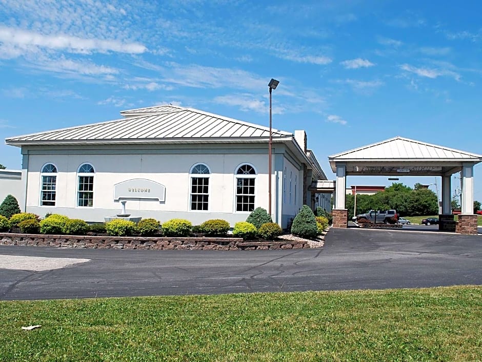 Travelodge by Wyndham Watertown