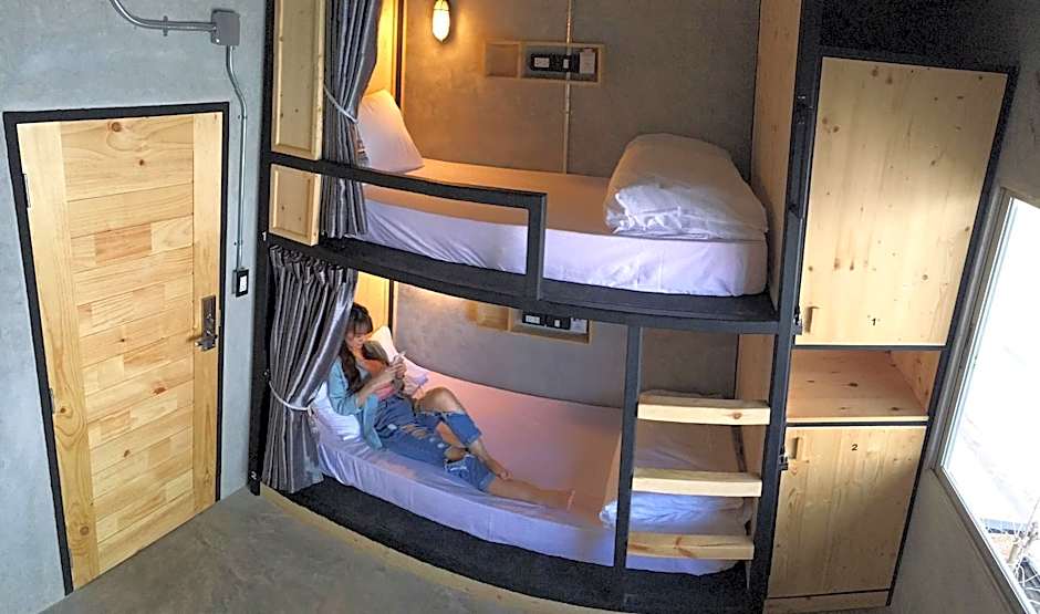 UdonBackpackers Beds and cafe