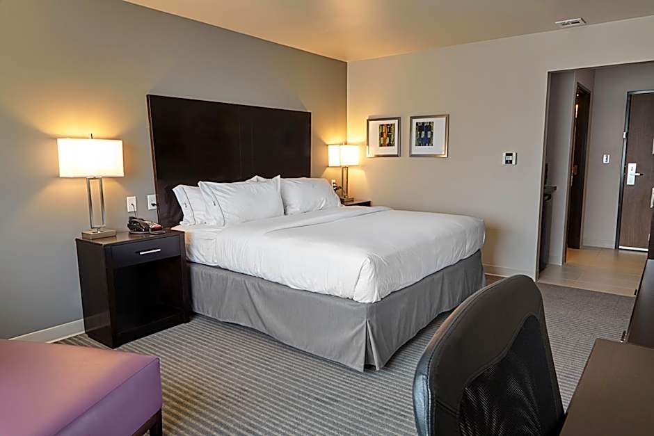 Holiday Inn Express and Suites Tahlequah By IHG