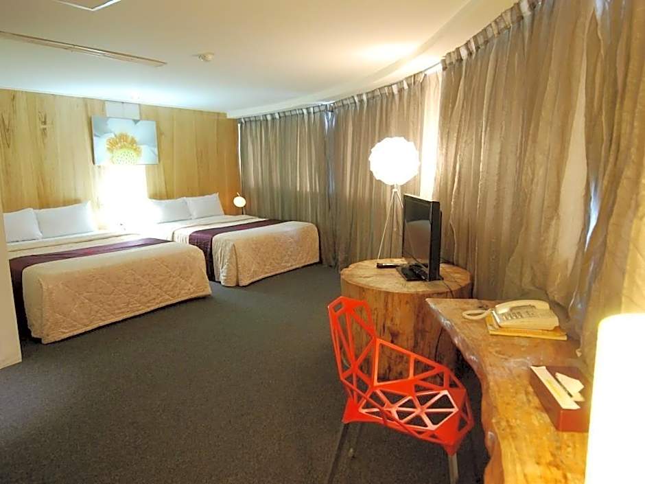 River Hotel