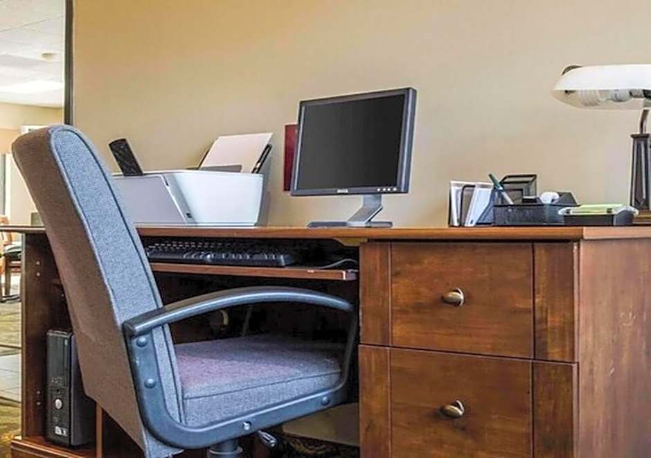 Quality Suites Near West Acres