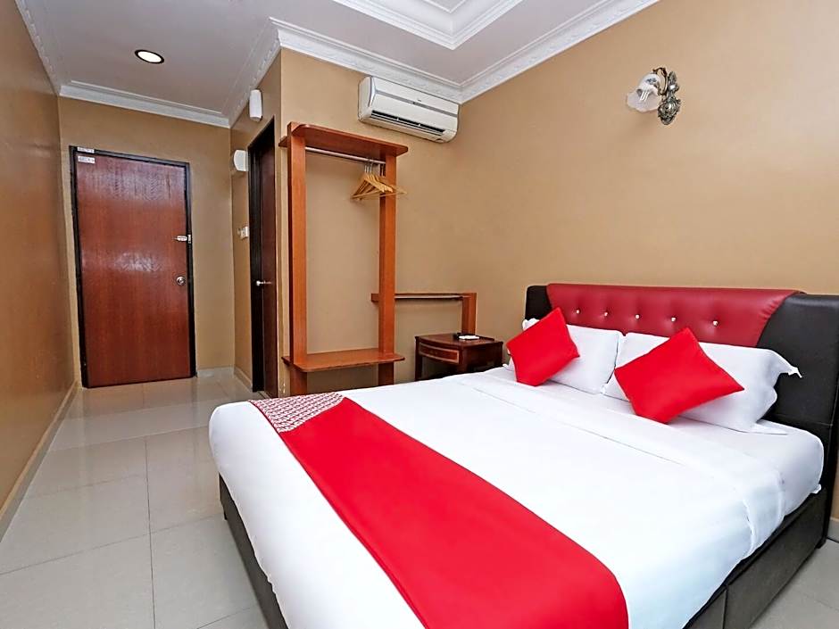 Swing & Pillows - Ayuni Hotel, Bangi Selangor