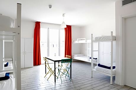 Bed in 10-Bed Mixed Dormitory Room