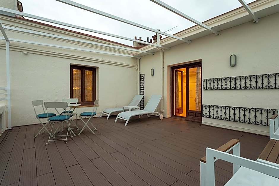 Petit Palace Lealtad Plaza