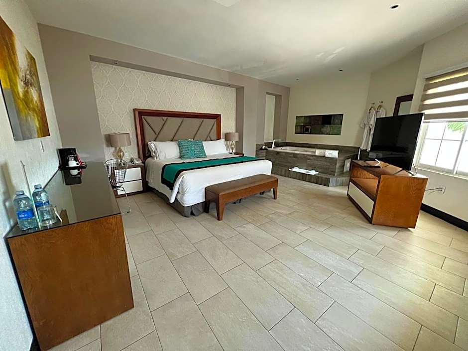 Aurea Hotel and Suites