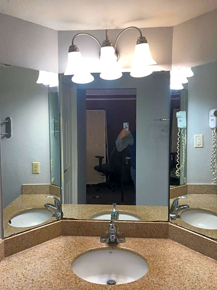 KINGS INN- Medical Downtown Midtown Memphis