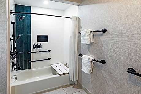1 King Standard Mobil Accessible Tub