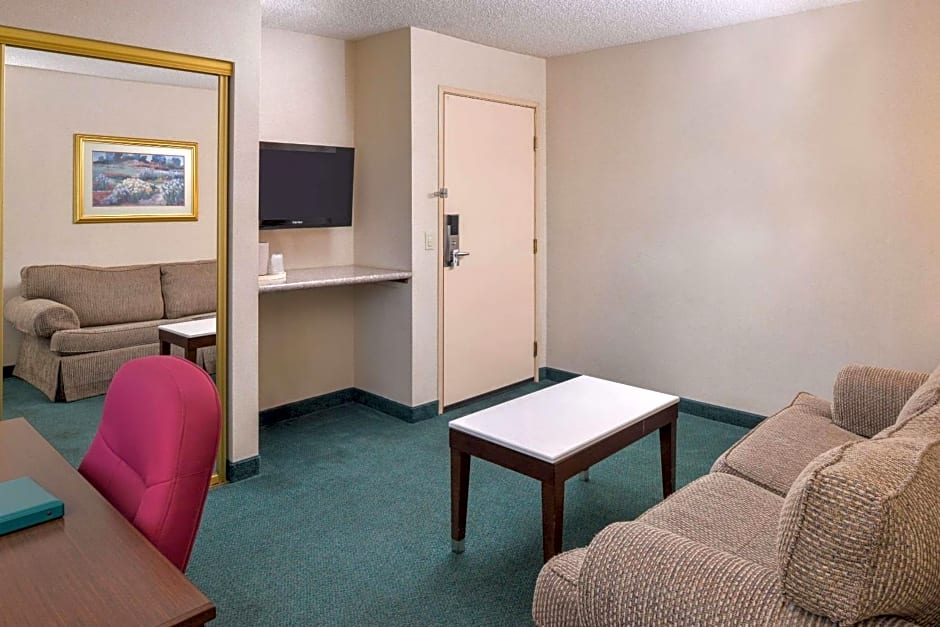 Quality Inn & Suites Walnut -City of Industry