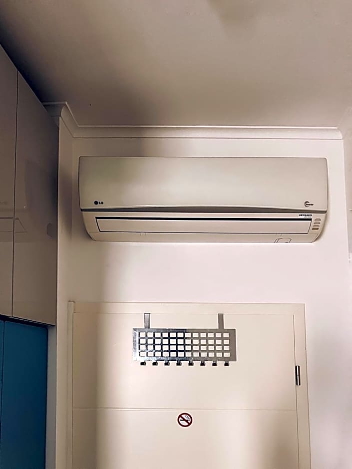 Neuwertiges Apartment mit schnellem WLAN, Glasfaser, Kostenlose Privatparkplatz auch für Transporter geeignet R11