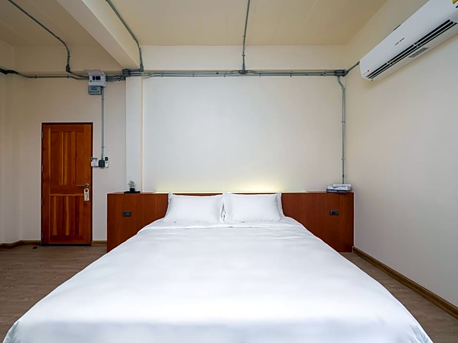 Moonlight Cafe and Hotel