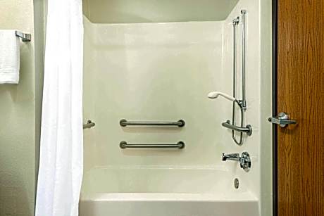 1 King Bed Accessible Room Non-Smoking