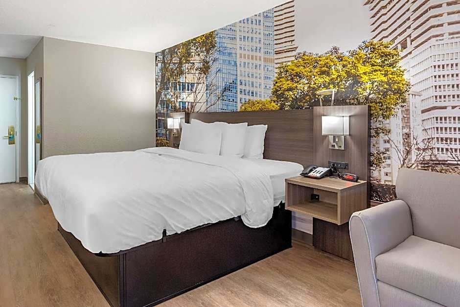 Photo 1 of 4 of 1 King Bed, Accessible