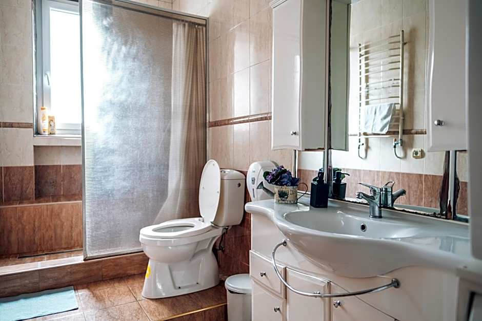 Central 4 Bedroom 154m2 Apartment with terrace