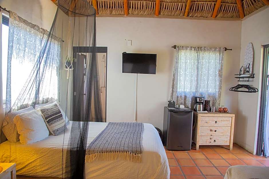 Pure Baja Private Suites-Upscale Property with Infinity Pool and Lush Gardens