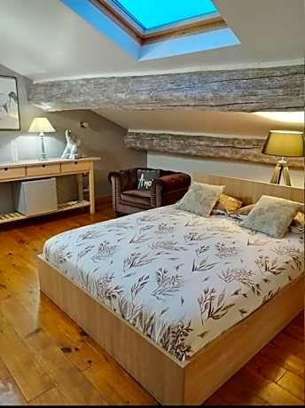 Deluxe Double Room with Private Bathroom