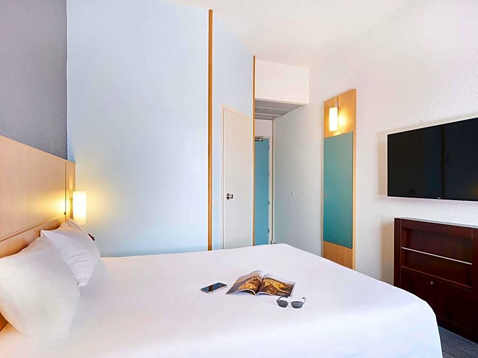 Ibis Como