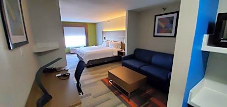 1 King Bed Suite Non-Smoking