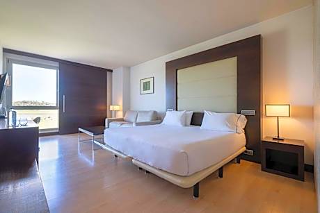 Junior Suite (2 Adults + 2 Children)