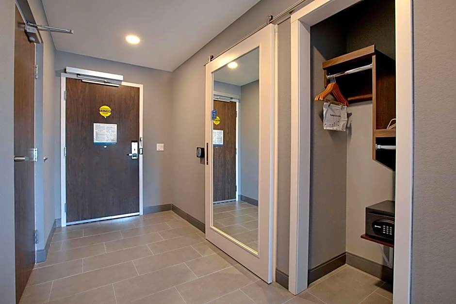 Hampton Inn By Hilton & Suites Ottawa West, Ontario, Canada