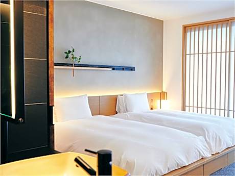 Deluxe Twin Room (2 Adults)