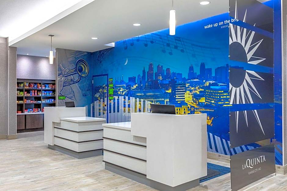 La Quinta Inn & Suites by Wyndham Kansas City Beacon Hill